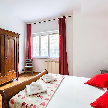 Aurelia Apartment